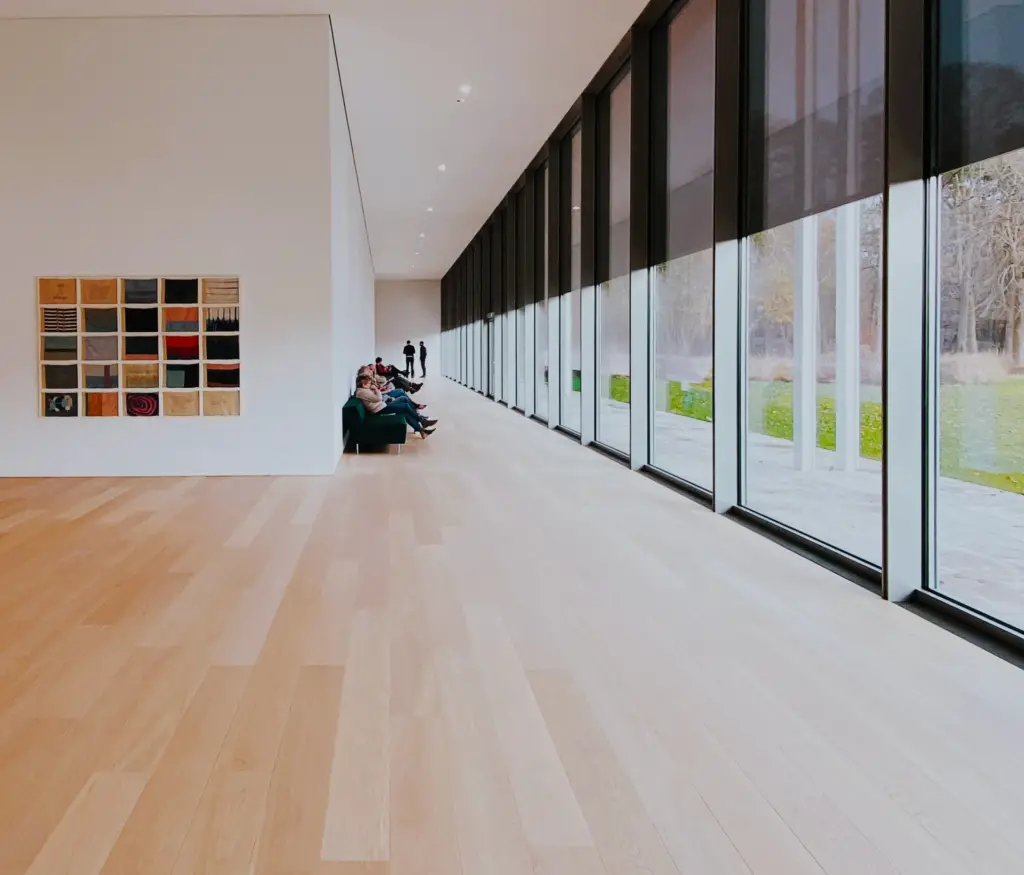 Perfecting Laminate Floor edges Beading or Skirting? Get it Right